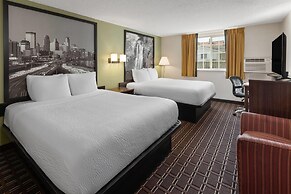 Super 8 by Wyndham Winona MN