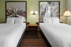 Super 8 by Wyndham Winona MN