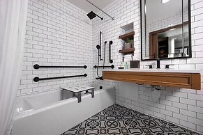 El Cortez Hotel and Casino - 21 and Over