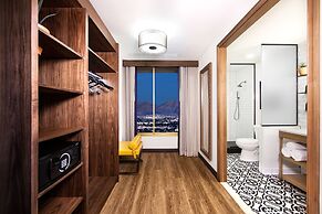 El Cortez Hotel and Casino - 21 and Over