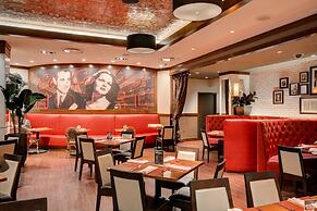 El Cortez Hotel and Casino - 21 and Over