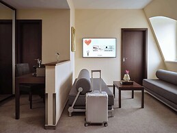 Metropolitan Hotel by Flemings