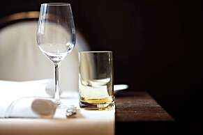 Metropolitan Hotel by Flemings