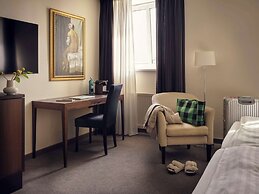 Metropolitan Hotel by Flemings