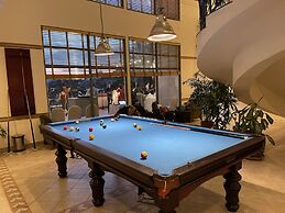 Diamond Westlake Suites