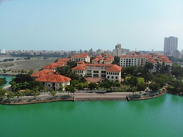 Diamond Westlake Suites