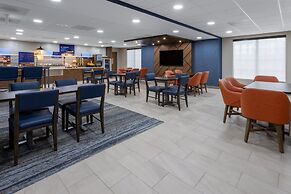 Holiday Inn Express & Suites Center Township by IHG