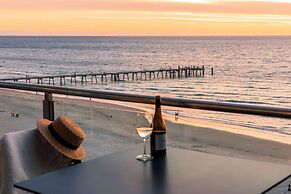 Oaks Glenelg Plaza Pier Suites