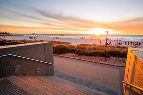 Oaks Glenelg Plaza Pier Suites