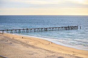 Oaks Glenelg Plaza Pier Suites
