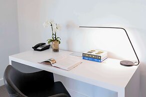 Oaks Glenelg Plaza Pier Suites