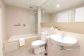 Oaks Glenelg Plaza Pier Suites