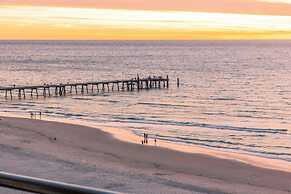 Oaks Glenelg Plaza Pier Suites