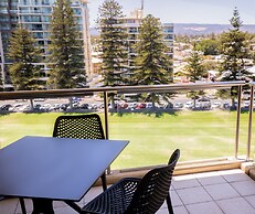 Oaks Glenelg Plaza Pier Suites