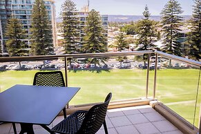 Oaks Glenelg Plaza Pier Suites