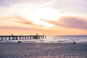 Oaks Glenelg Plaza Pier Suites