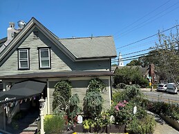 Crowne Pointe Historic Inn & Spa - Adults Only