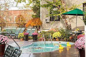 Crowne Pointe Historic Inn & Spa - Adults Only