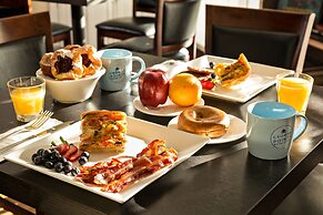 Crowne Pointe Historic Inn & Spa - Adults Only