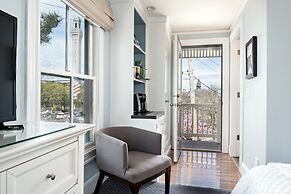 Crowne Pointe Historic Inn & Spa - Adults Only