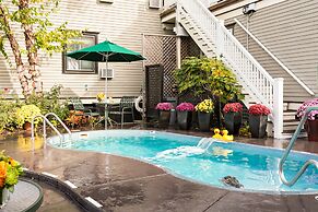 Crowne Pointe Historic Inn & Spa - Adults Only