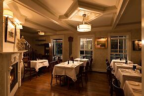 Crowne Pointe Historic Inn & Spa - Adults Only