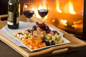 Crowne Pointe Historic Inn & Spa - Adults Only