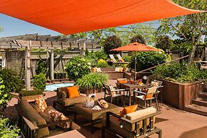 Crowne Pointe Historic Inn & Spa - Adults Only