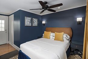 Crowne Pointe Historic Inn & Spa - Adults Only