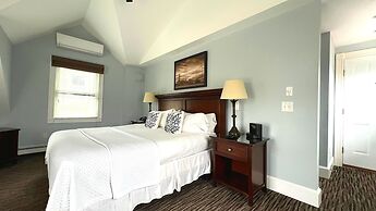 Crowne Pointe Historic Inn & Spa - Adults Only