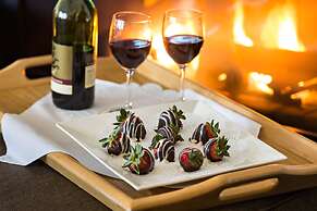 Crowne Pointe Historic Inn & Spa - Adults Only