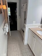 Crowne Pointe Historic Inn & Spa - Adults Only