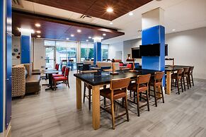 Holiday Inn Express Hotel & Suites Boston-Marlboro by IHG