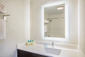 Holiday Inn Express Hotel & Suites Boston-Marlboro by IHG