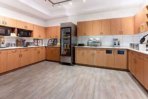 Super 8 by Wyndham Winnipeg East MB