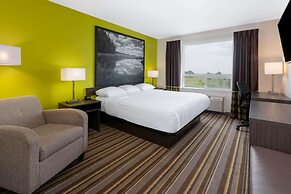 Super 8 by Wyndham Winnipeg East MB