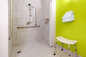 Super 8 by Wyndham Winnipeg East MB