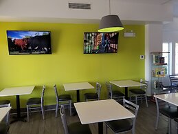 Super 8 by Wyndham Winnipeg West