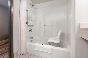 Super 8 by Wyndham Winnipeg West