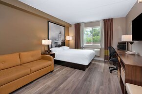 Super 8 by Wyndham Winnipeg West