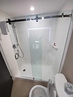 Super 8 by Wyndham Ajax/Toronto On