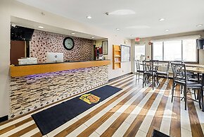 Super 8 by Wyndham Pittsburgh/Monroeville