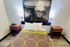 Super 8 by Wyndham Pittsburgh/Monroeville