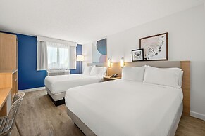 Spark by Hilton Eden Prairie