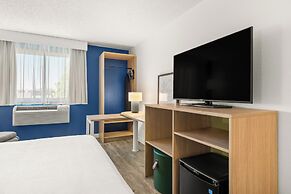Spark by Hilton Eden Prairie