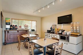 Super 8 by Wyndham Alturas