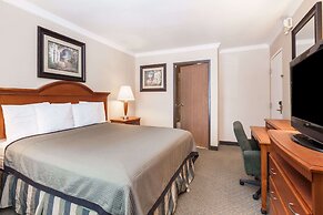 Travelodge by Wyndham Sylmar CA