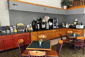 Super 8 by Wyndham Mound City
