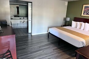 Travelodge by Wyndham Redding CA