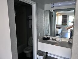 Travelodge by Wyndham Redding CA